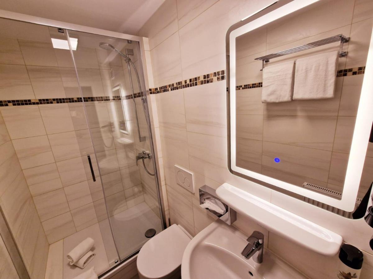Hotel Frankfurt Messe Frankfurt am Main Bagian luar foto