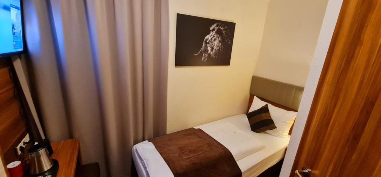Hotel Frankfurt Messe Frankfurt am Main Bagian luar foto